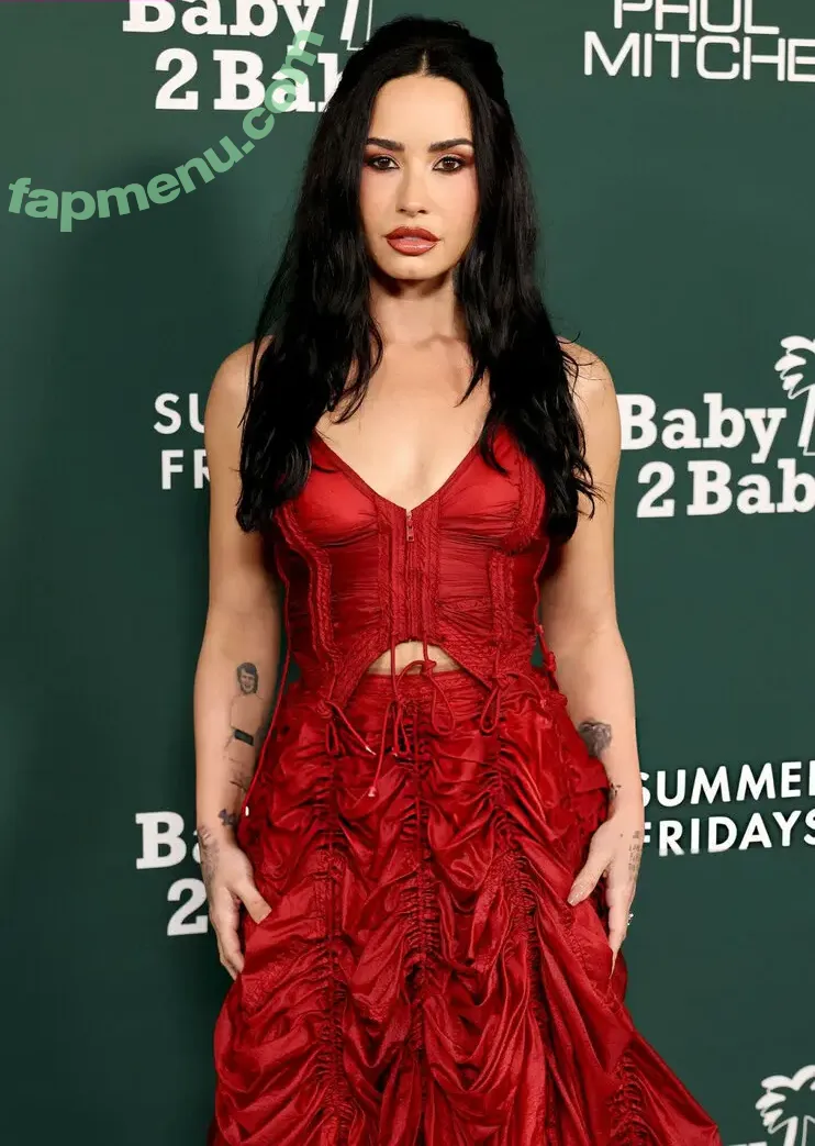 Demi Lovato nude photo #1270 (ddlovato)