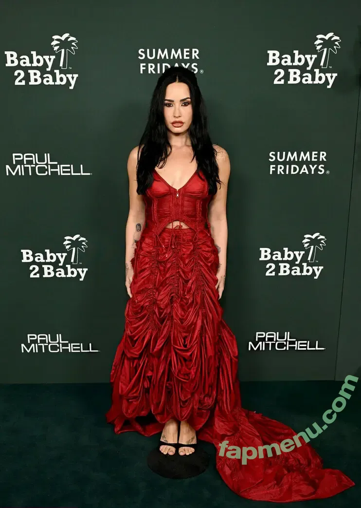 Demi Lovato nude photo #1281 (ddlovato)