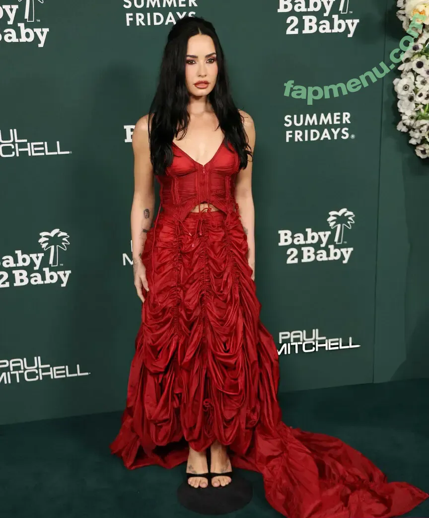 Demi Lovato nude photo #1282 (ddlovato)