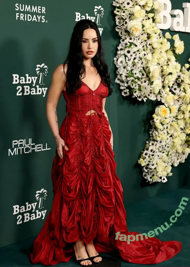 Demi Lovato nude photo #1285 (ddlovato)