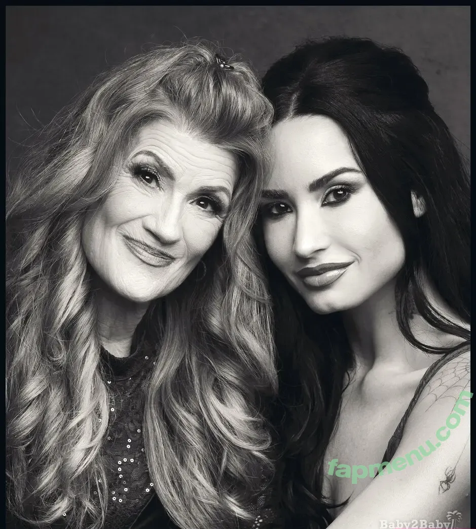 Demi Lovato nude photo #1292 (ddlovato)