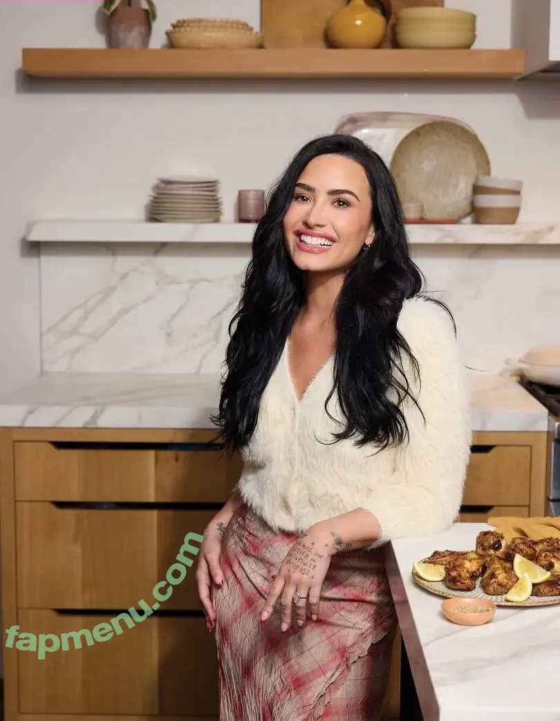 Demi Lovato nude photo #1326 (ddlovato)
