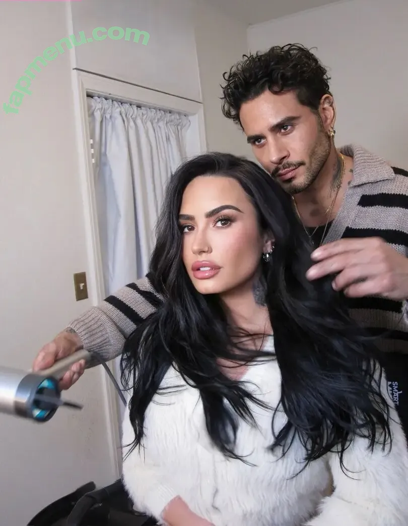 Demi Lovato nude photo #1329 (ddlovato)