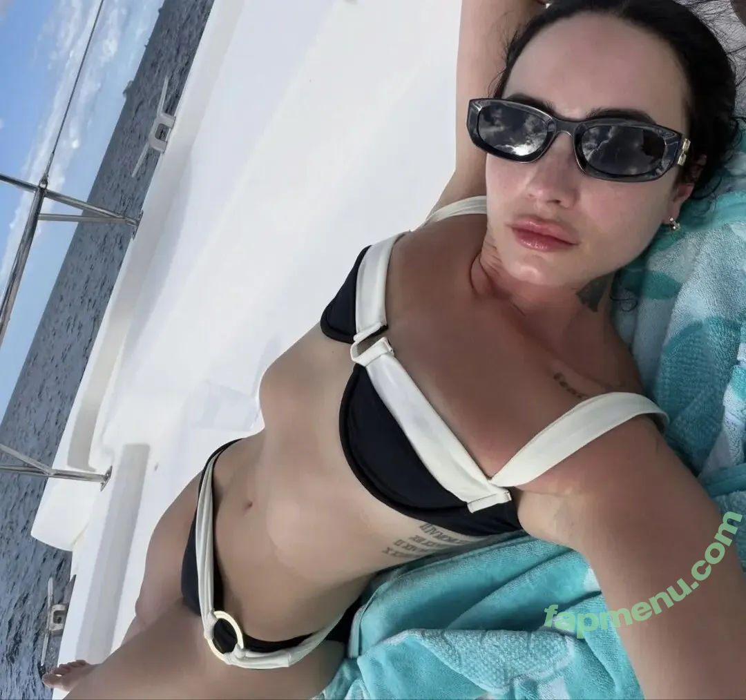 Demi Lovato nude photo #1348 (ddlovato)