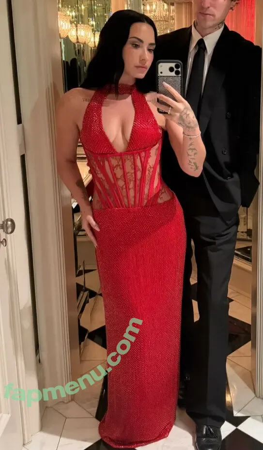 Demi Lovato nude photo #1371 (ddlovato)