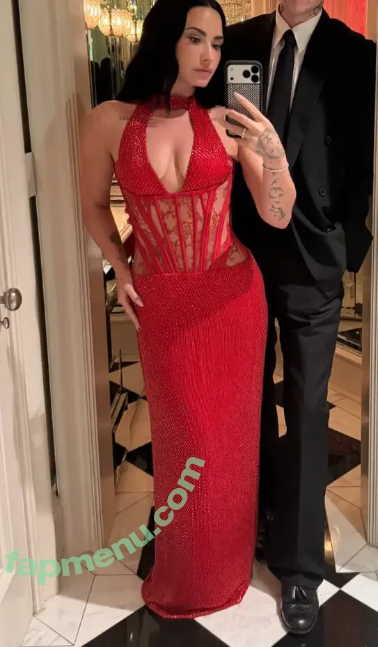 Demi Lovato nude photo #1375 (ddlovato)