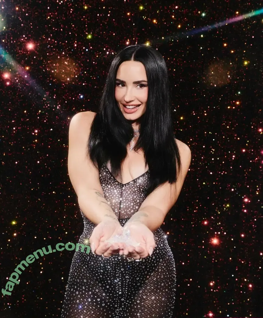 Demi Lovato nude photo #1385 (ddlovato)
