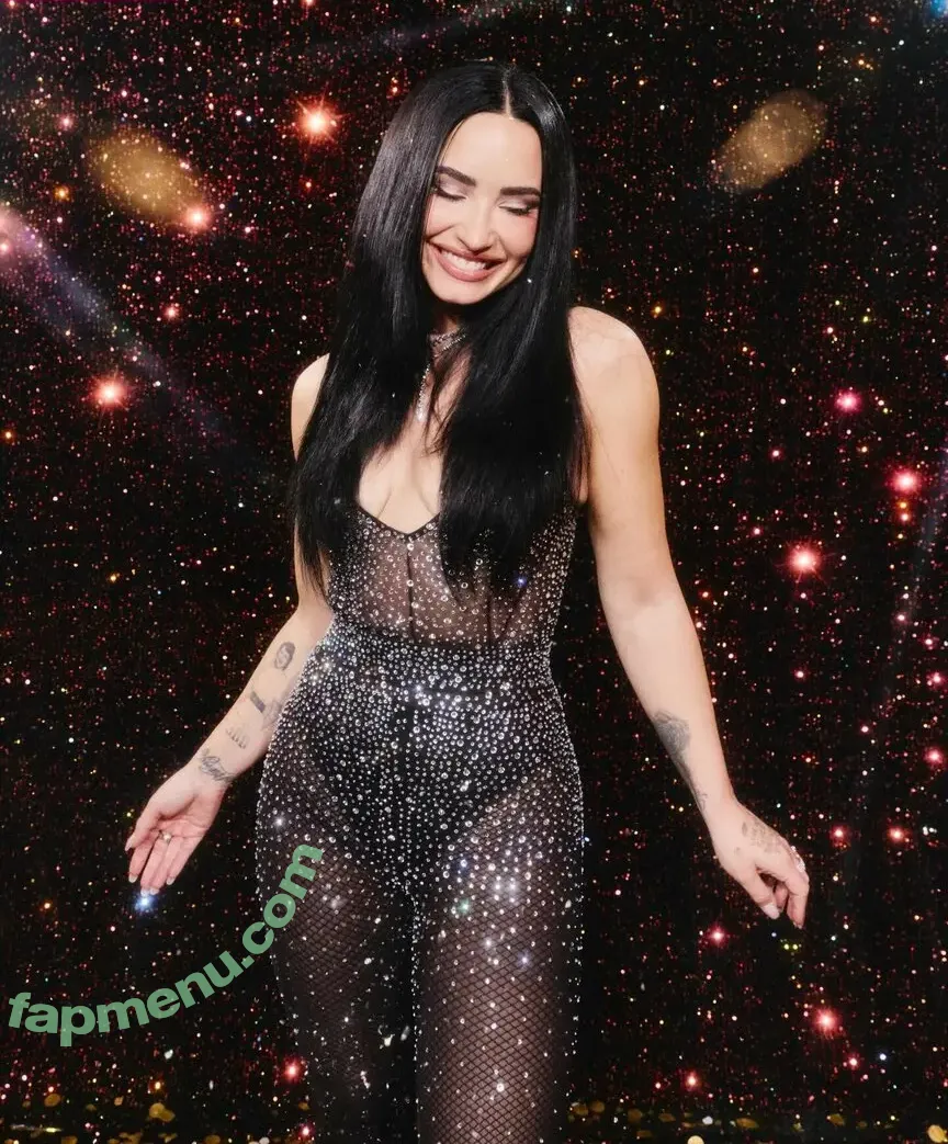 Demi Lovato nude photo #1386 (ddlovato)