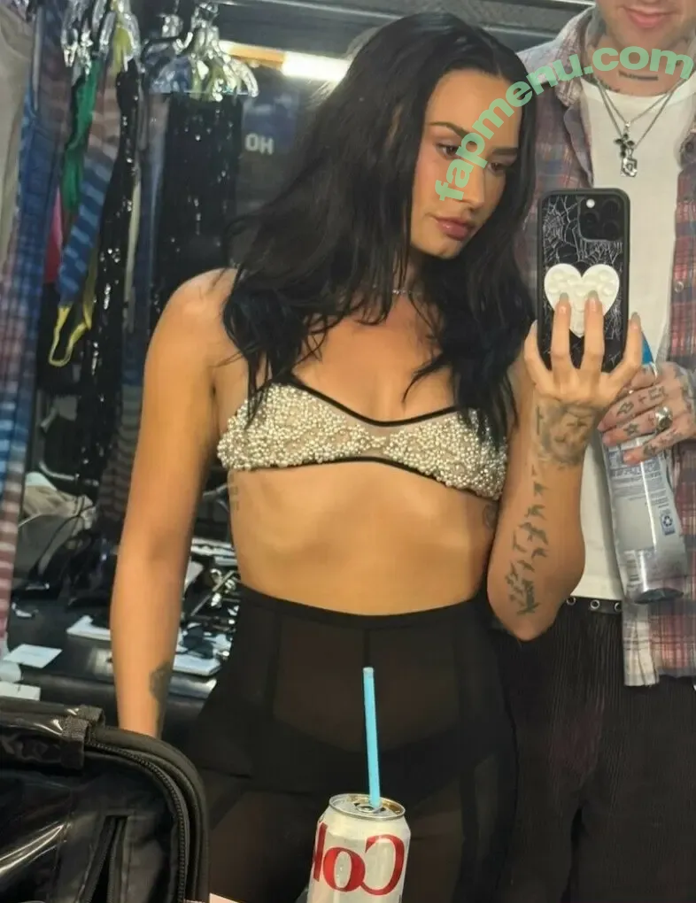 Demi Lovato nude photo #1390 (ddlovato)