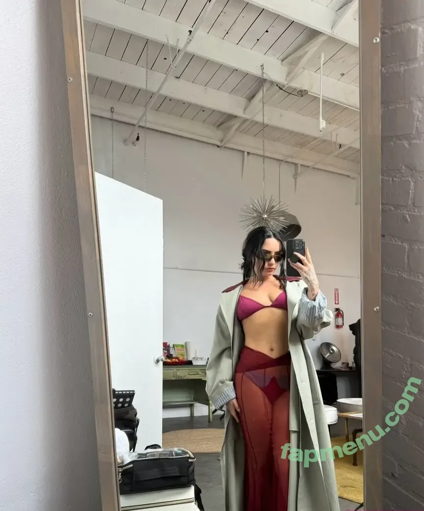 Demi Lovato nude photo #1395 (ddlovato)
