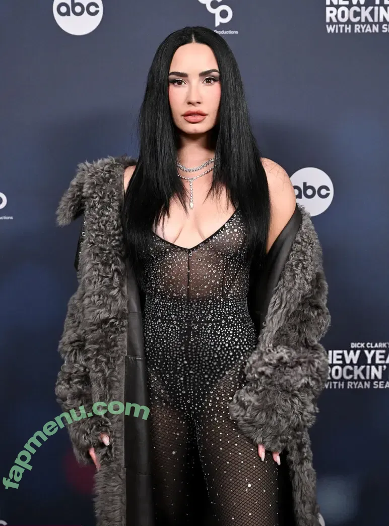 Demi Lovato nude photo #1397 (ddlovato)