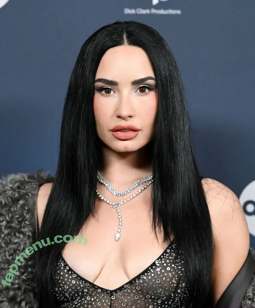 Demi Lovato nude photo #1399 (ddlovato)