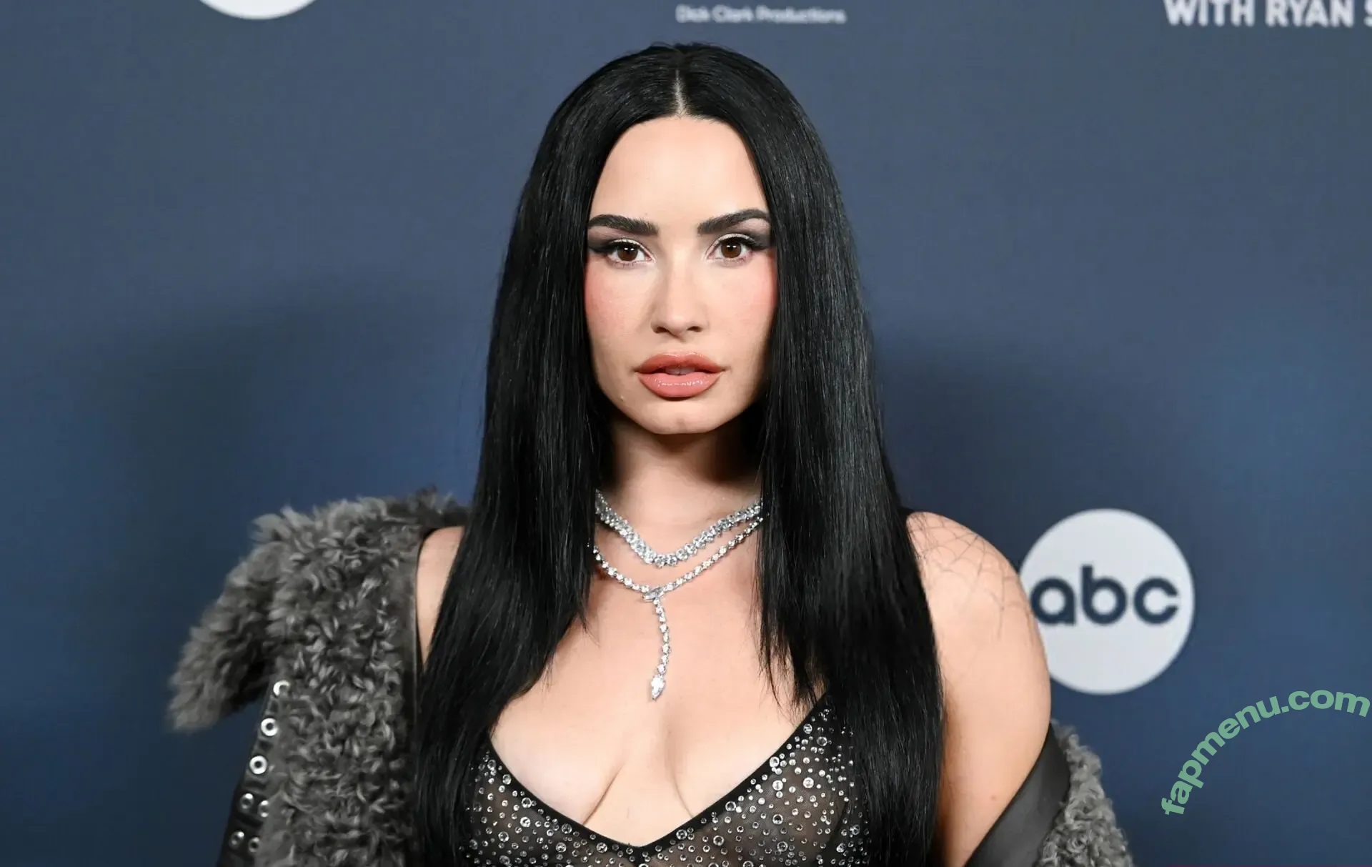 Demi Lovato nude photo #1401 (ddlovato)