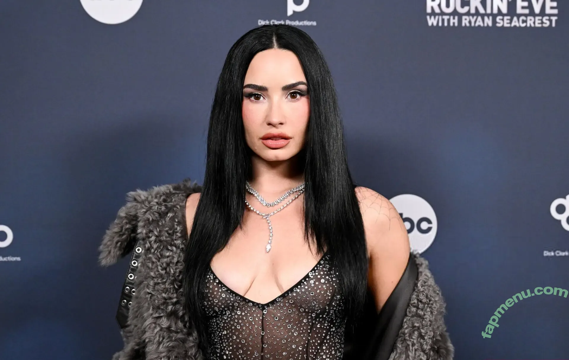 Demi Lovato nude photo #1402 (ddlovato)