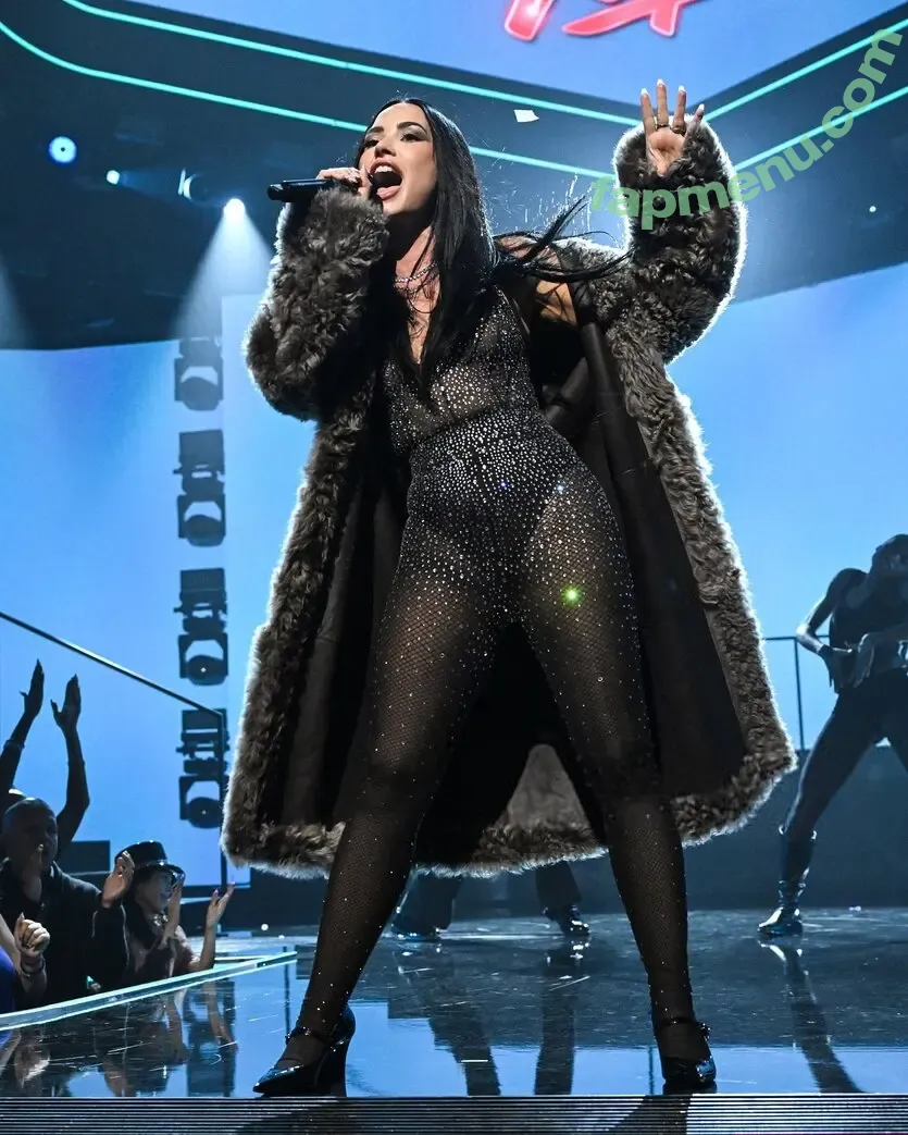 Demi Lovato nude photo #1403 (ddlovato)