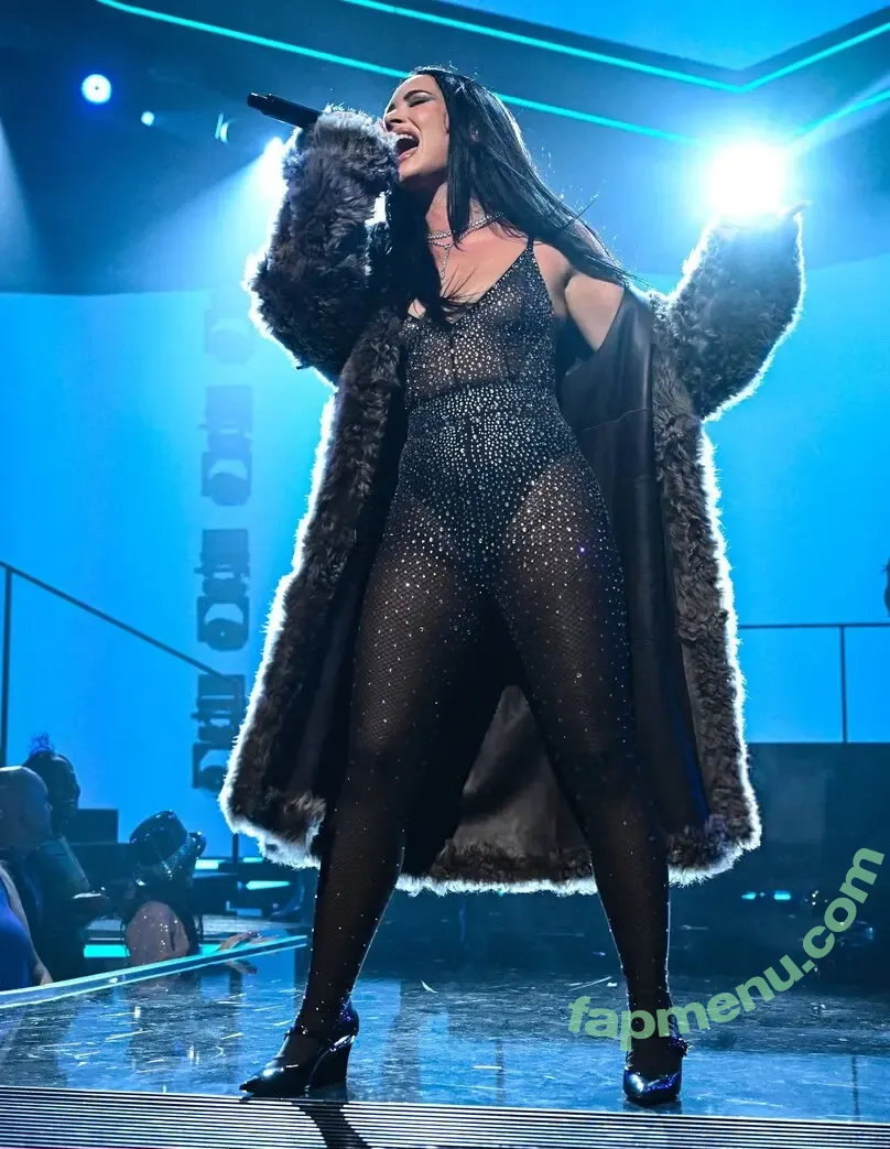 Demi Lovato nude photo #1404 (ddlovato)