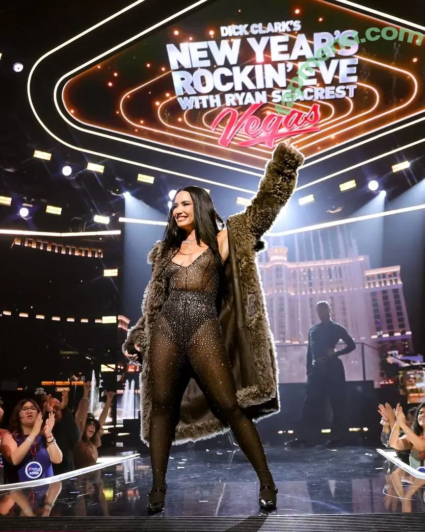 Demi Lovato nude photo #1407 (ddlovato)