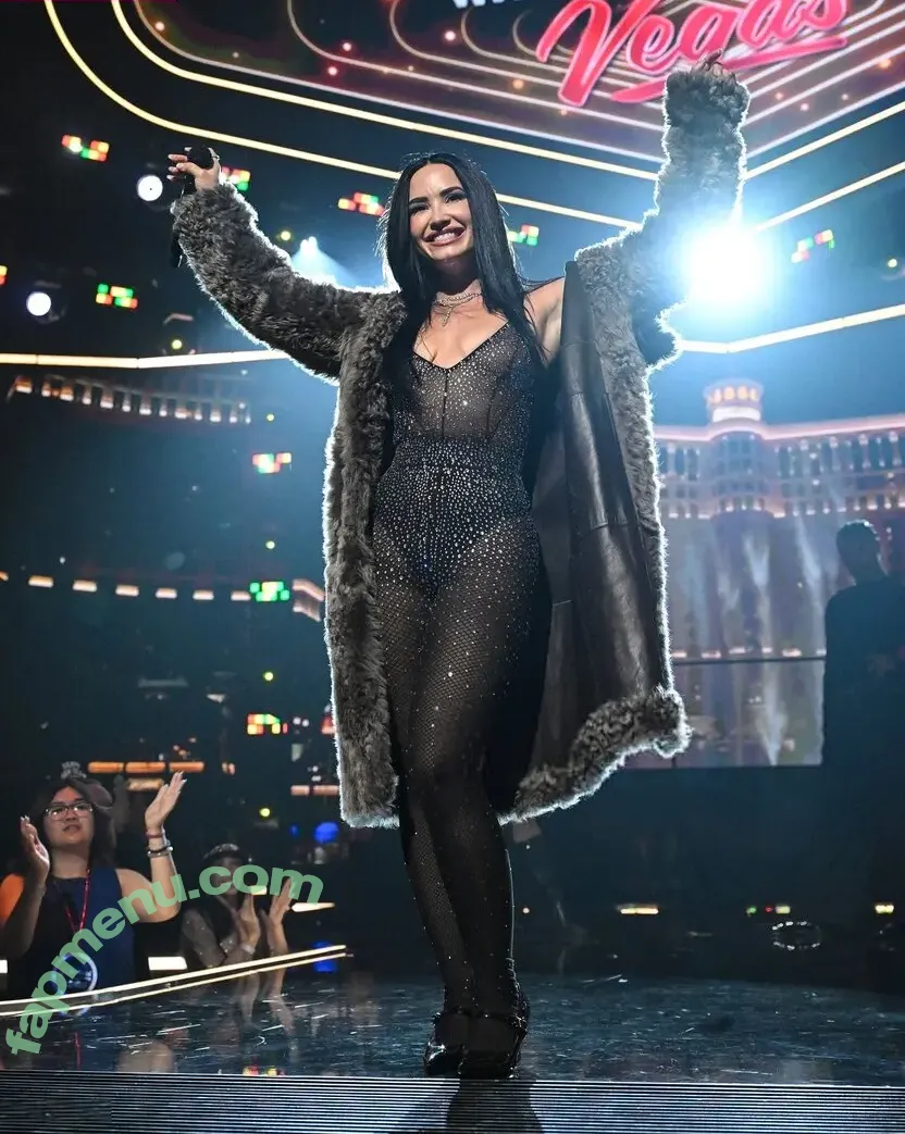 Demi Lovato nude photo #1408 (ddlovato)