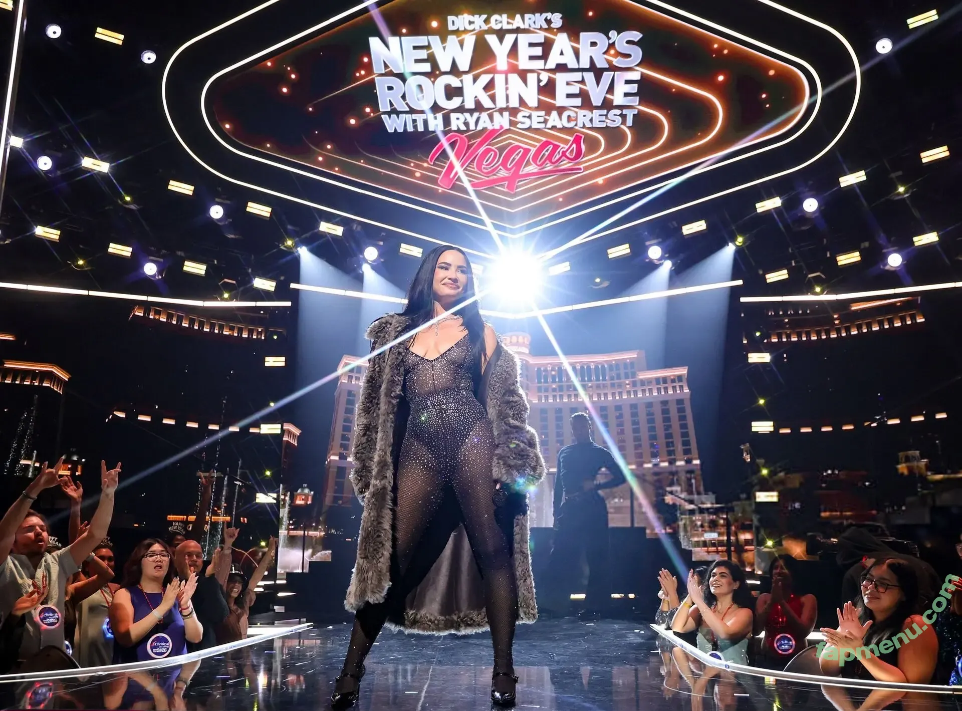 Demi Lovato nude photo #1410 (ddlovato)