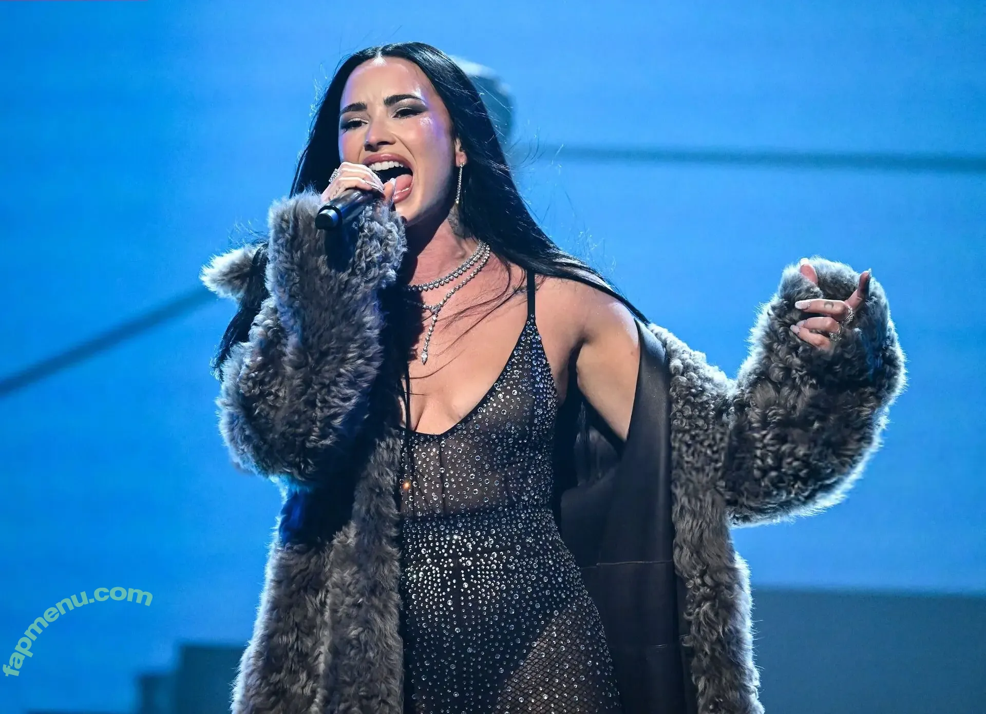 Demi Lovato nude photo #1417 (ddlovato)