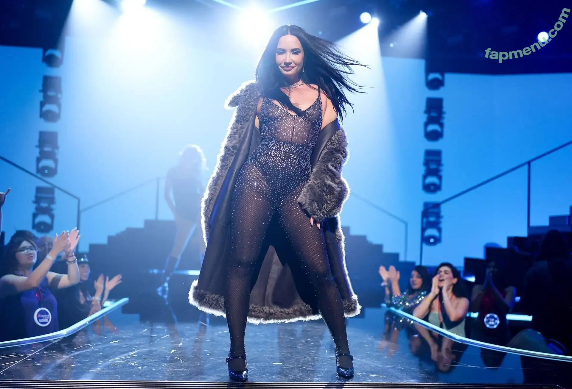 Demi Lovato nude photo #1419 (ddlovato)