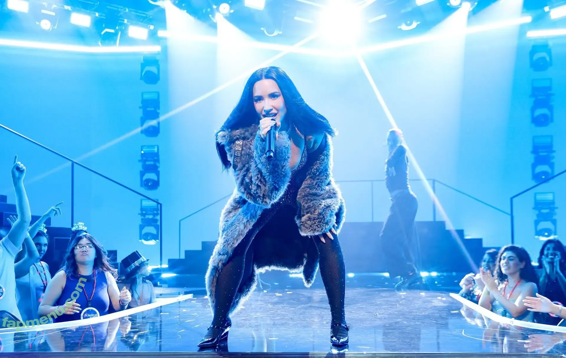 Demi Lovato nude photo #1422 (ddlovato)