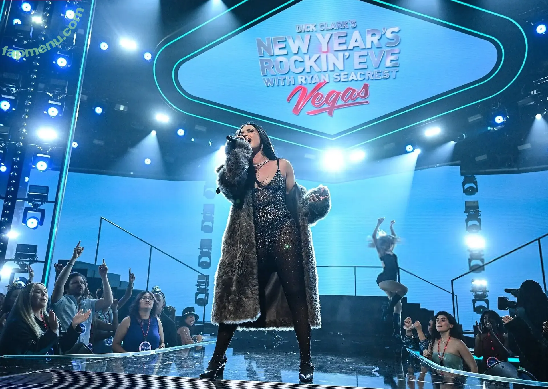 Demi Lovato nude photo #1424 (ddlovato)