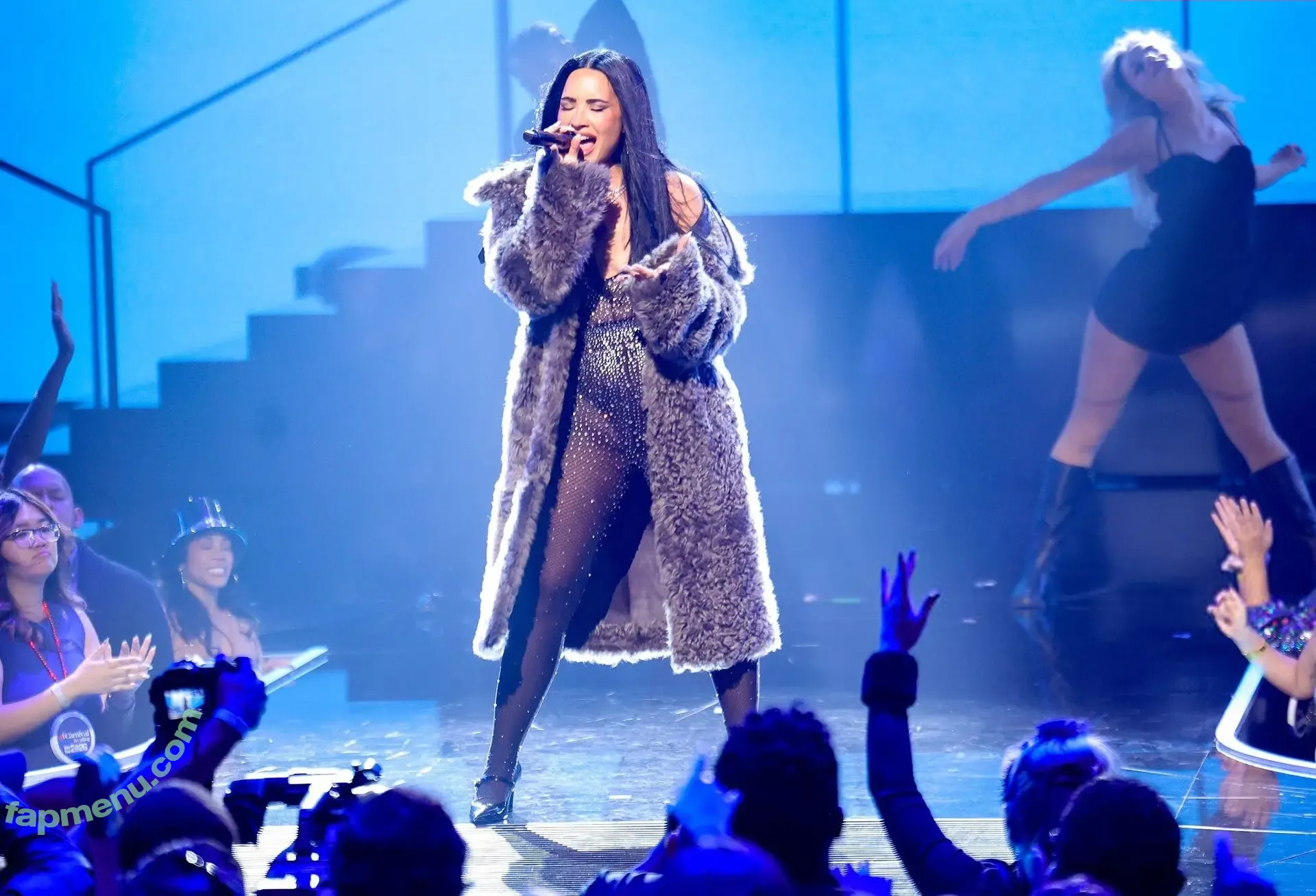 Demi Lovato nude photo #1425 (ddlovato)