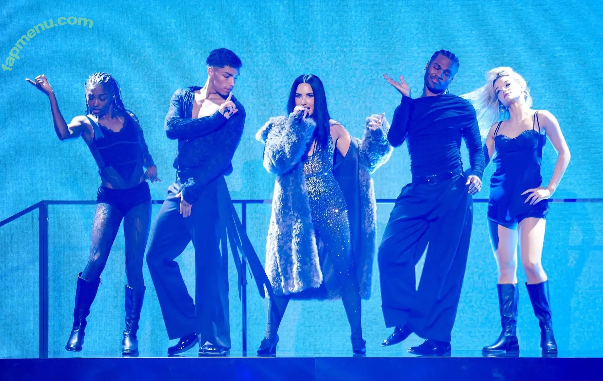 Demi Lovato nude photo #1428 (ddlovato)