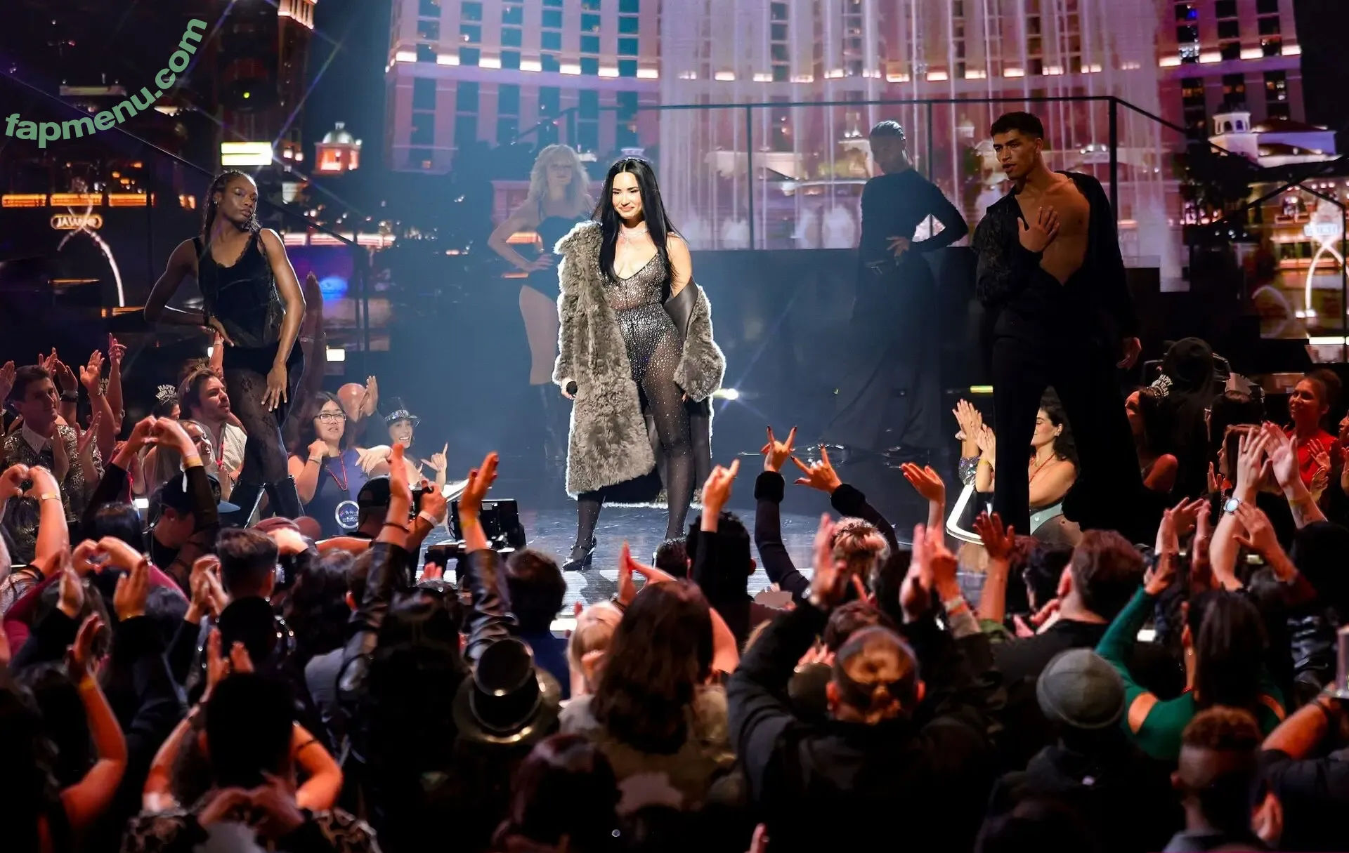 Demi Lovato nude photo #1429 (ddlovato)