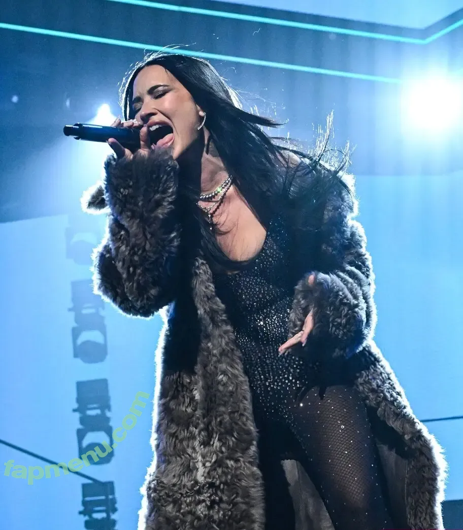 Demi Lovato nude photo #1431 (ddlovato)