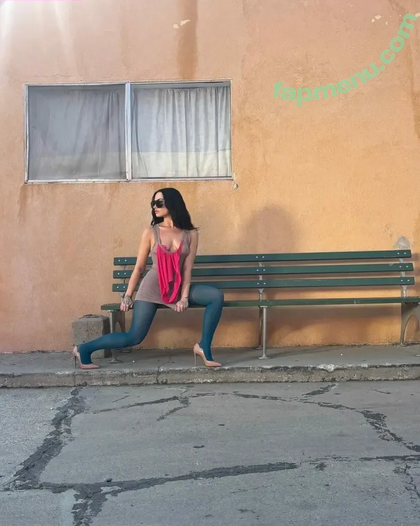 Demi Lovato nude photo #1438 (ddlovato)