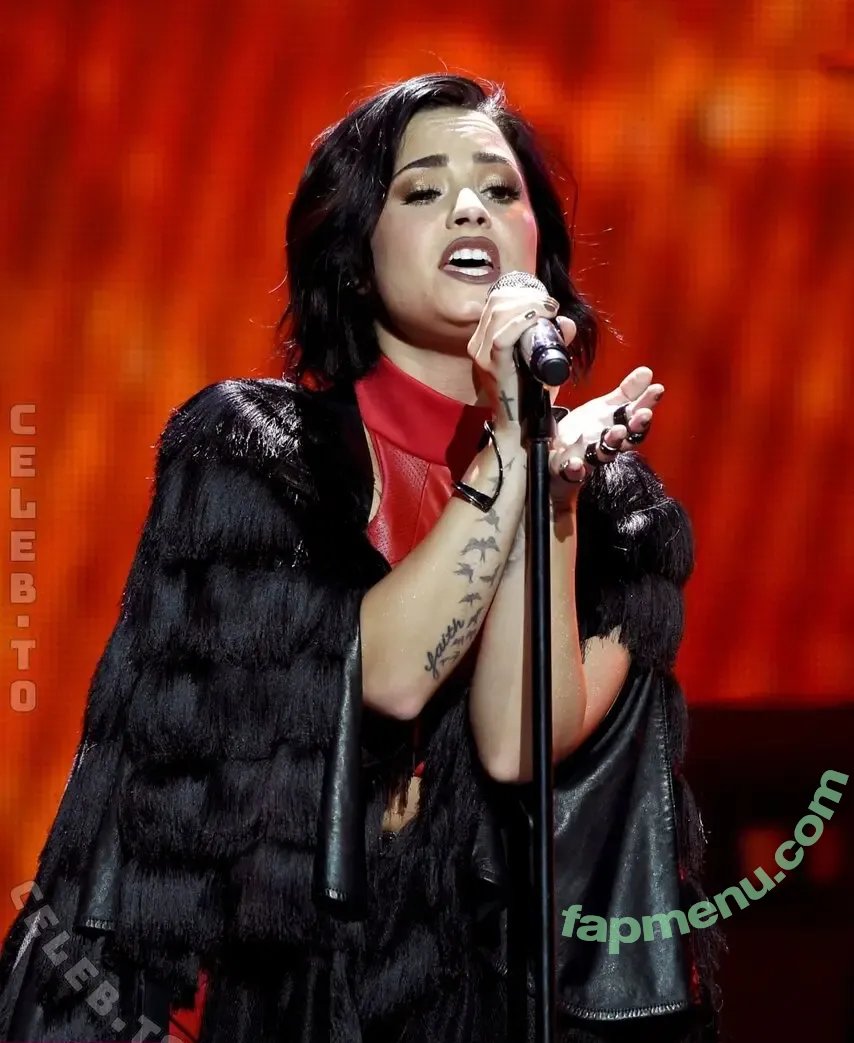Demi Lovato nude photo #1439 (ddlovato)