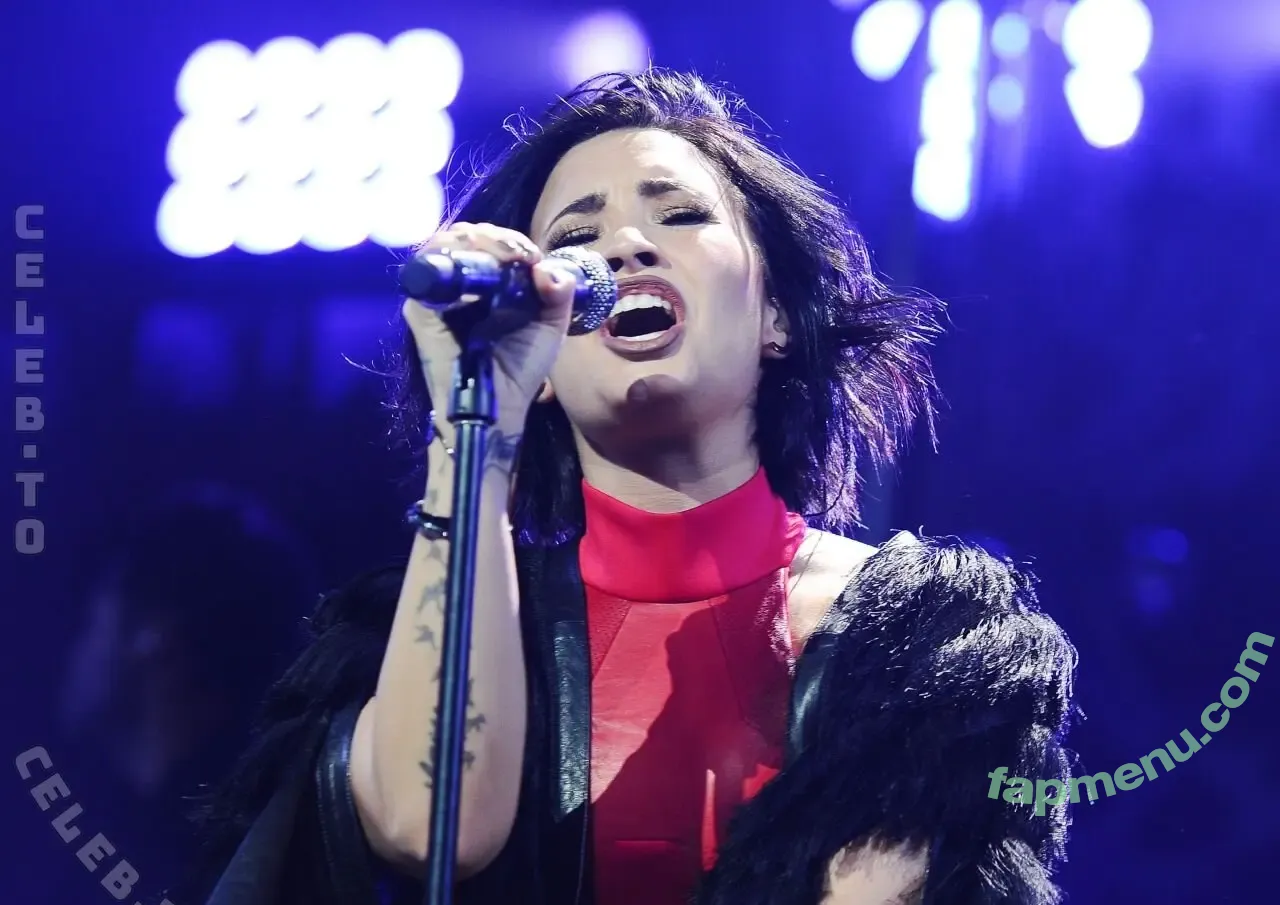 Demi Lovato nude photo #1441 (ddlovato)