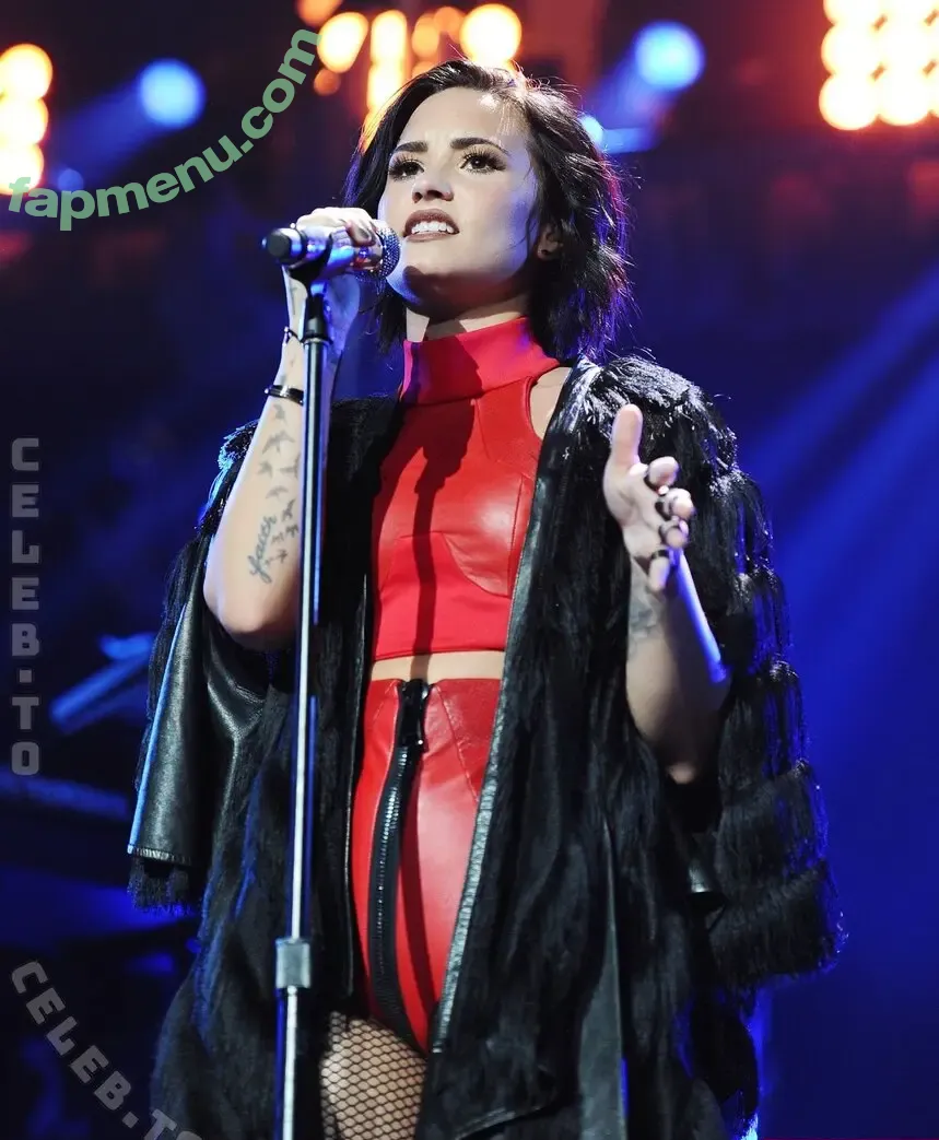 Demi Lovato nude photo #1442 (ddlovato)