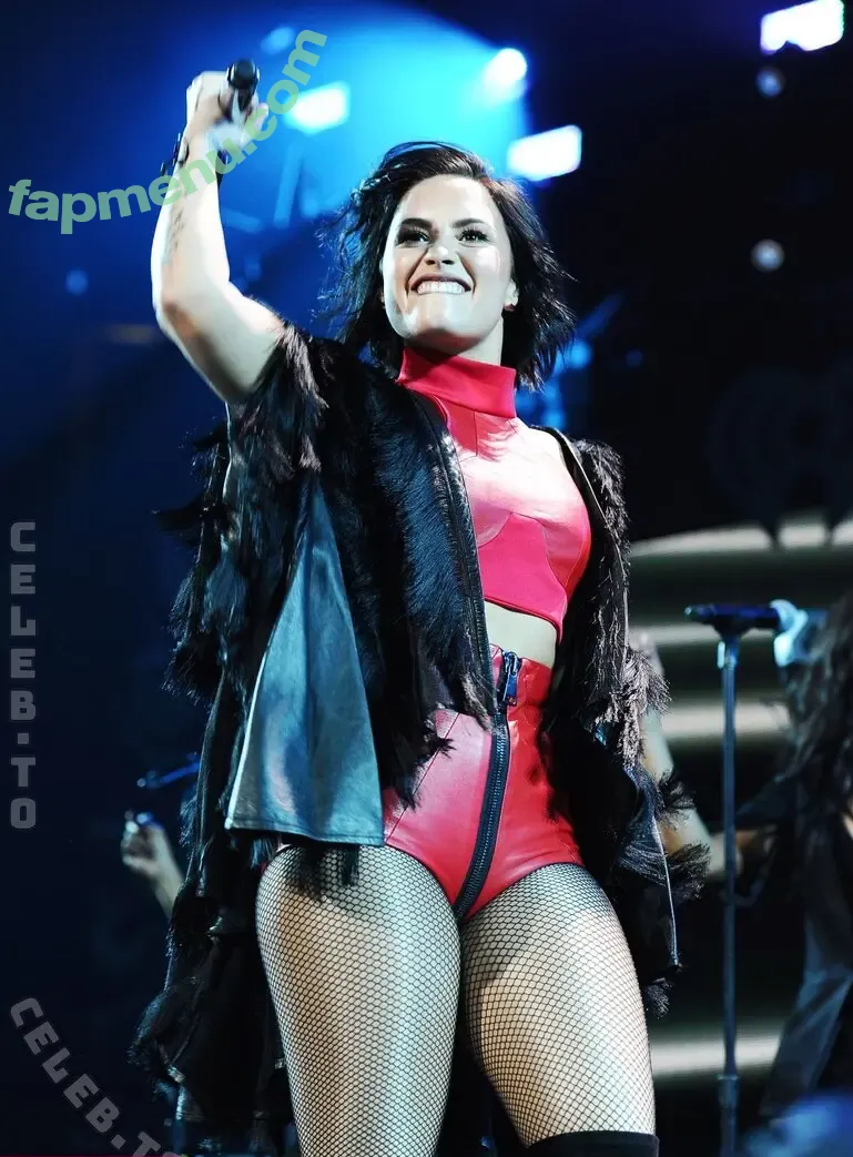 Demi Lovato nude photo #1443 (ddlovato)