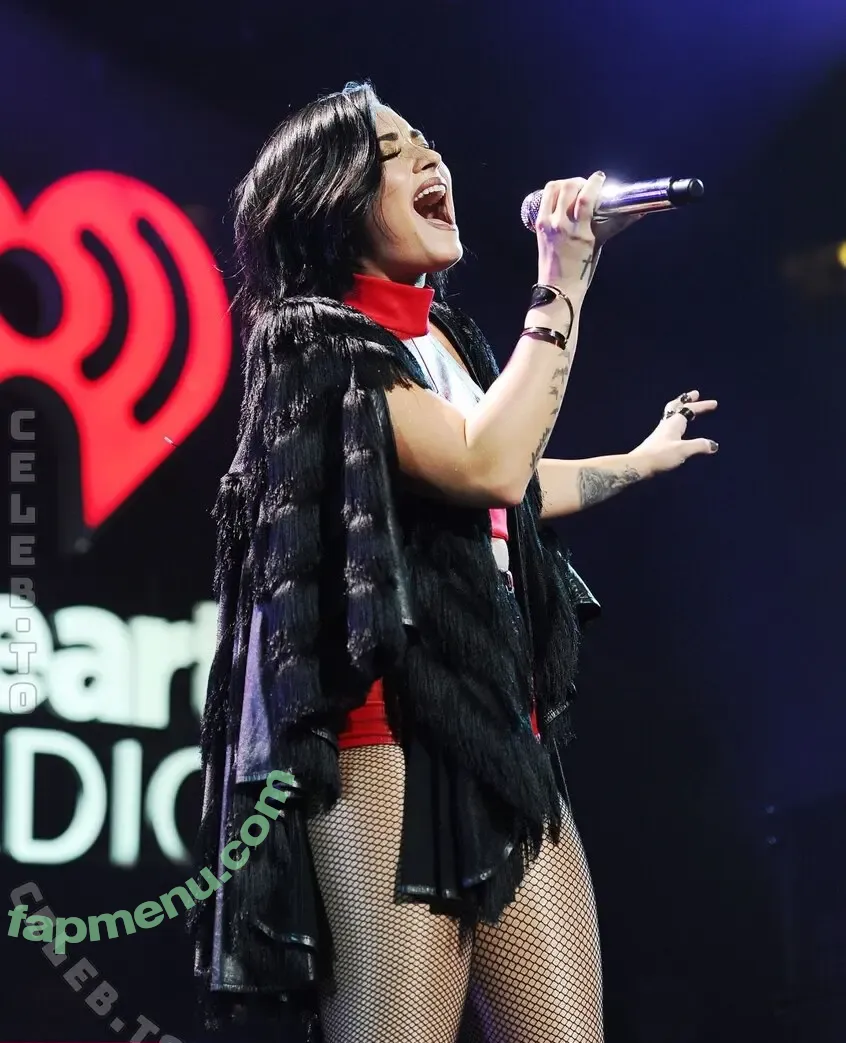 Demi Lovato nude photo #1444 (ddlovato)