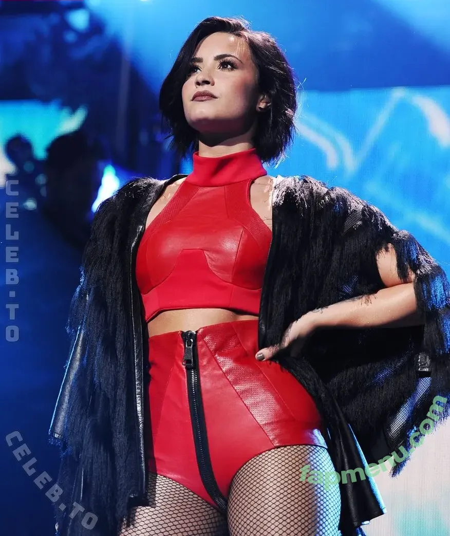 Demi Lovato nude photo #1445 (ddlovato)