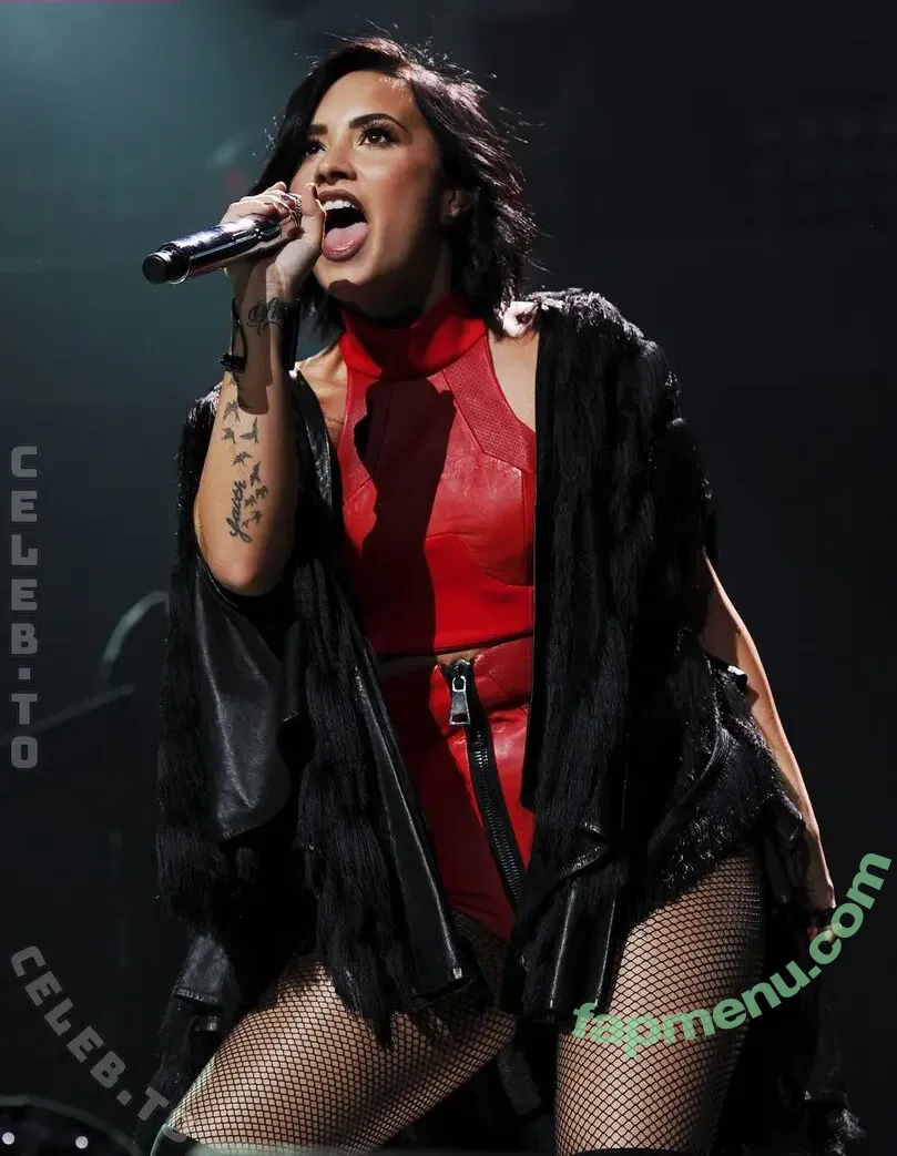 Demi Lovato nude photo #1448 (ddlovato)