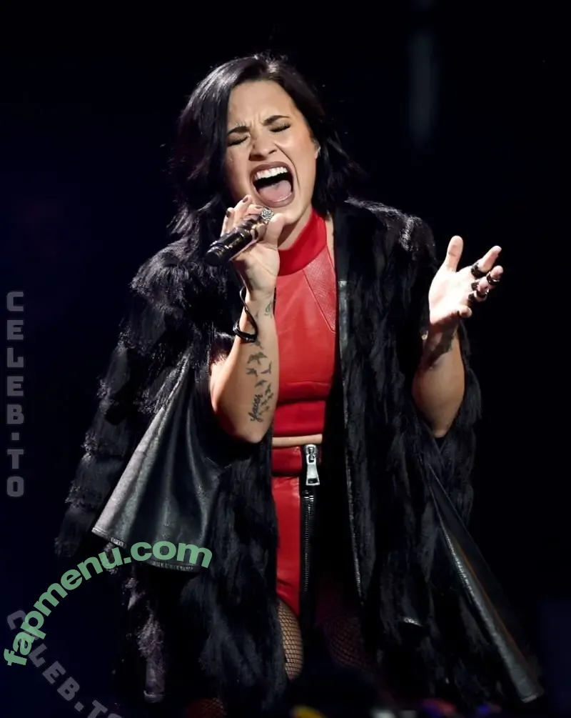 Demi Lovato nude photo #1454 (ddlovato)