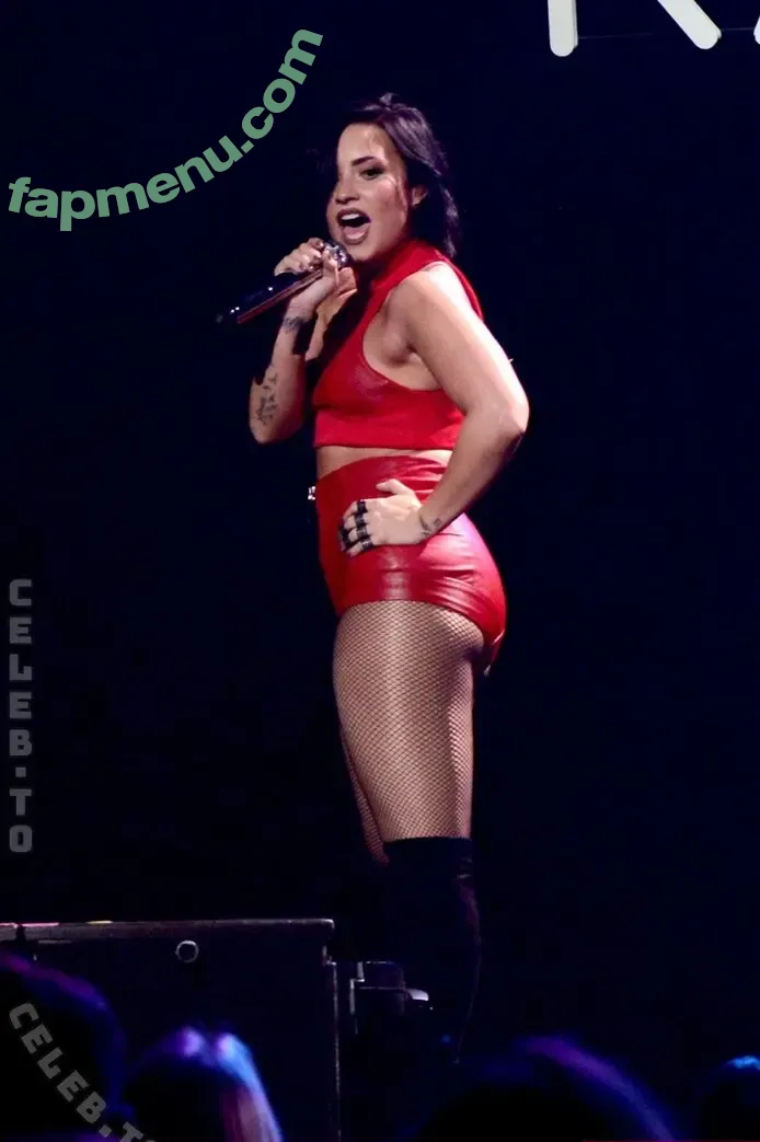 Demi Lovato nude photo #1457 (ddlovato)