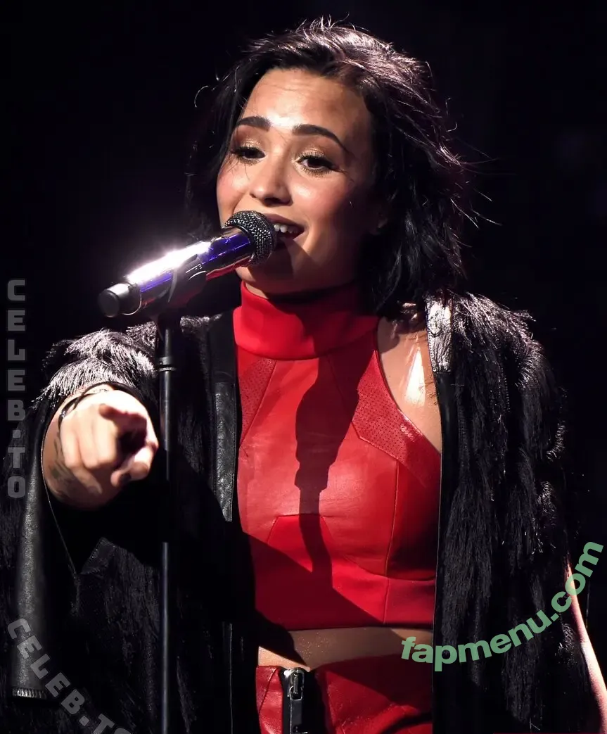 Demi Lovato nude photo #1458 (ddlovato)