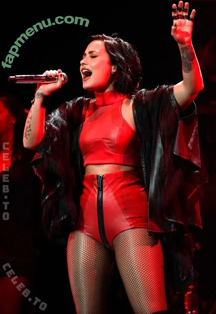 Demi Lovato nude photo #1459 (ddlovato)