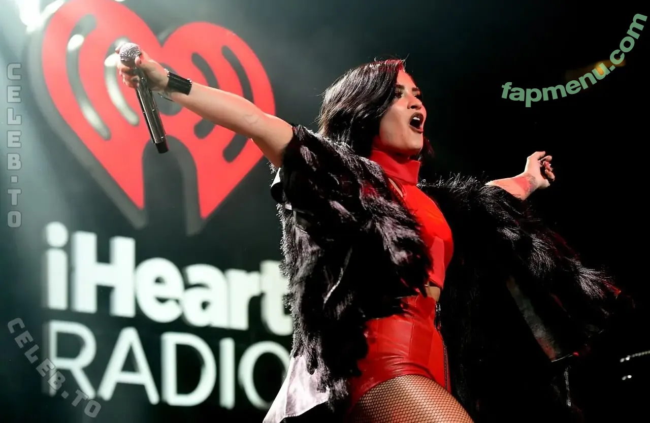 Demi Lovato nude photo #1462 (ddlovato)