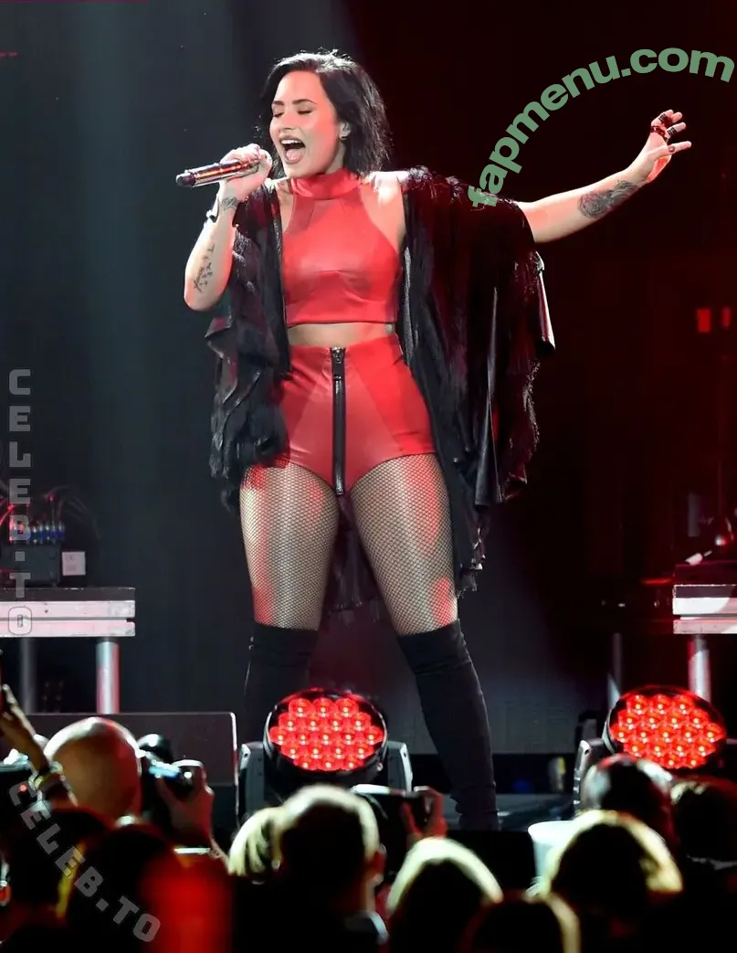 Demi Lovato nude photo #1465 (ddlovato)