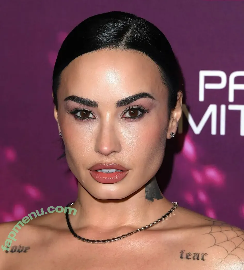 Demi Lovato nude photo #1466 (ddlovato)