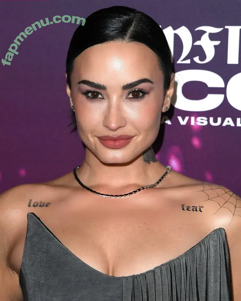 Demi Lovato nude photo #1467 (ddlovato)