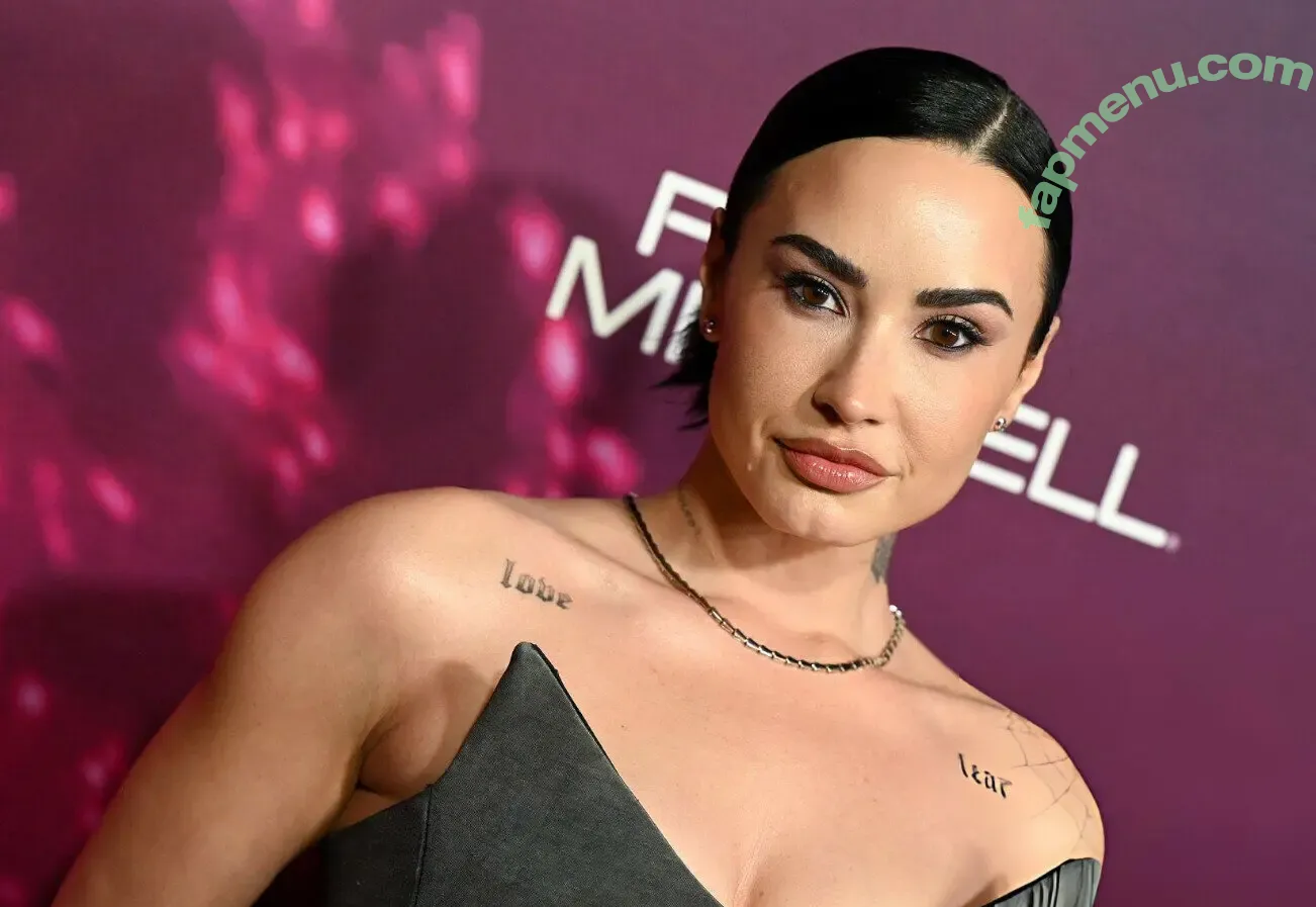 Demi Lovato nude photo #1471 (ddlovato)