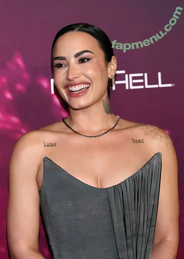 Demi Lovato nude photo #1473 (ddlovato)