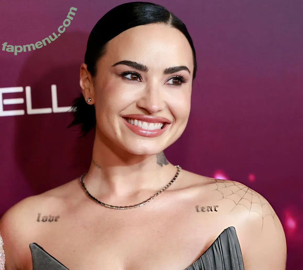 Demi Lovato nude photo #1474 (ddlovato)